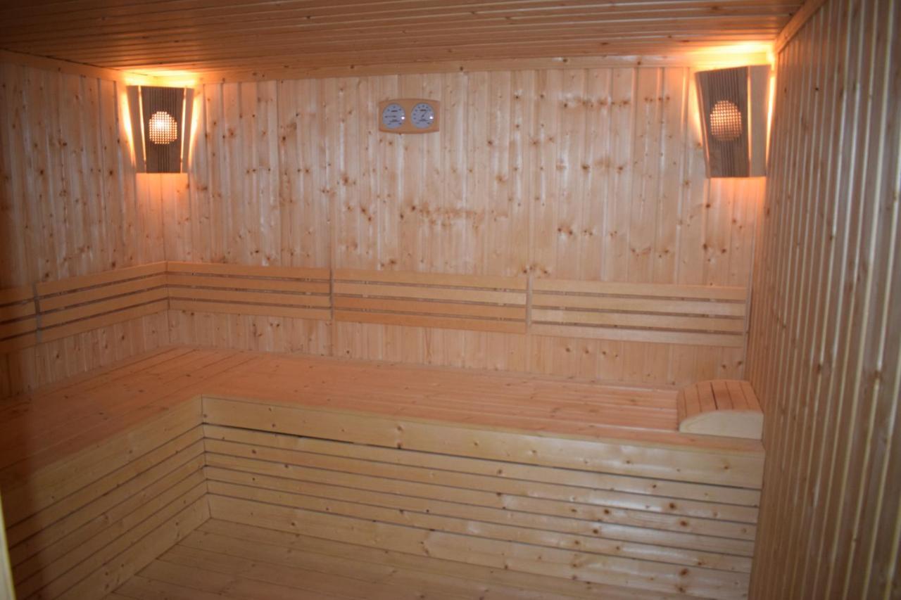 Хотел "Божур" Mineralni Bani Exterior photo
